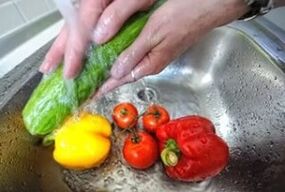 миття овочів для профілактики зараження паразитами