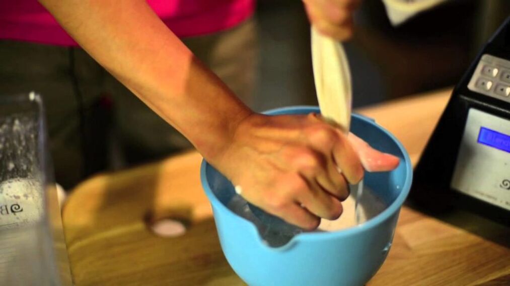 Приготування молочка з гарбузового насіння для виведення глистів у дітей